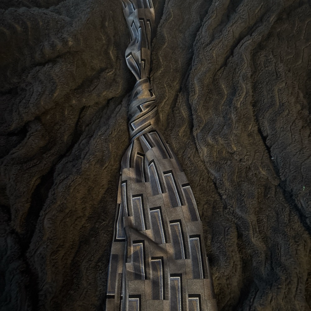 Elegant Black and Gray Geometric Tie